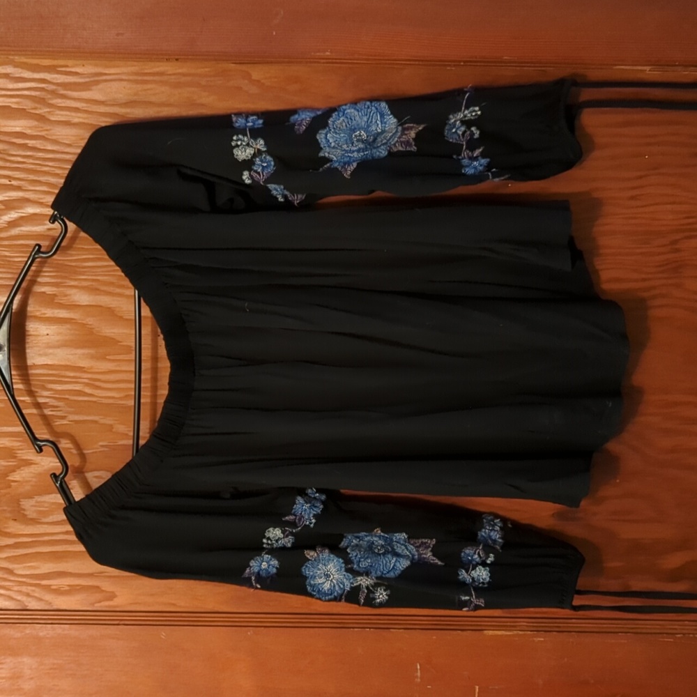 American Eagle Over the Shoulder Hippie Crop Top with Floral Sleeves, size XS